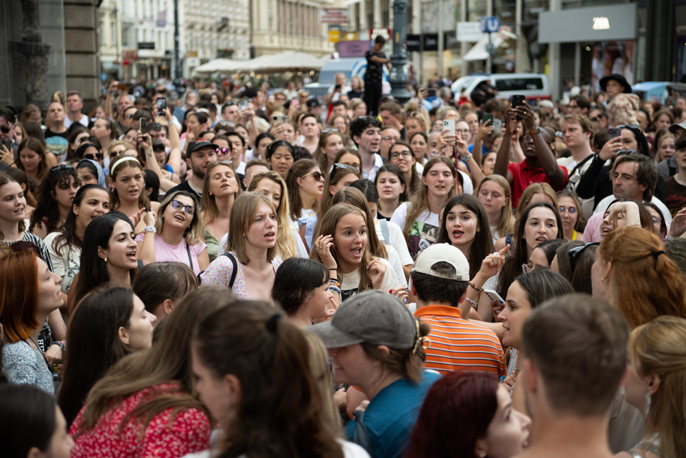 Taylor Swift Fans Sing in Vienna Streets After Canceled Concert