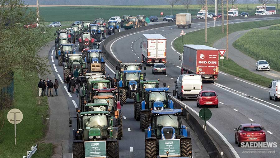 Farmers block highways in France | saednews